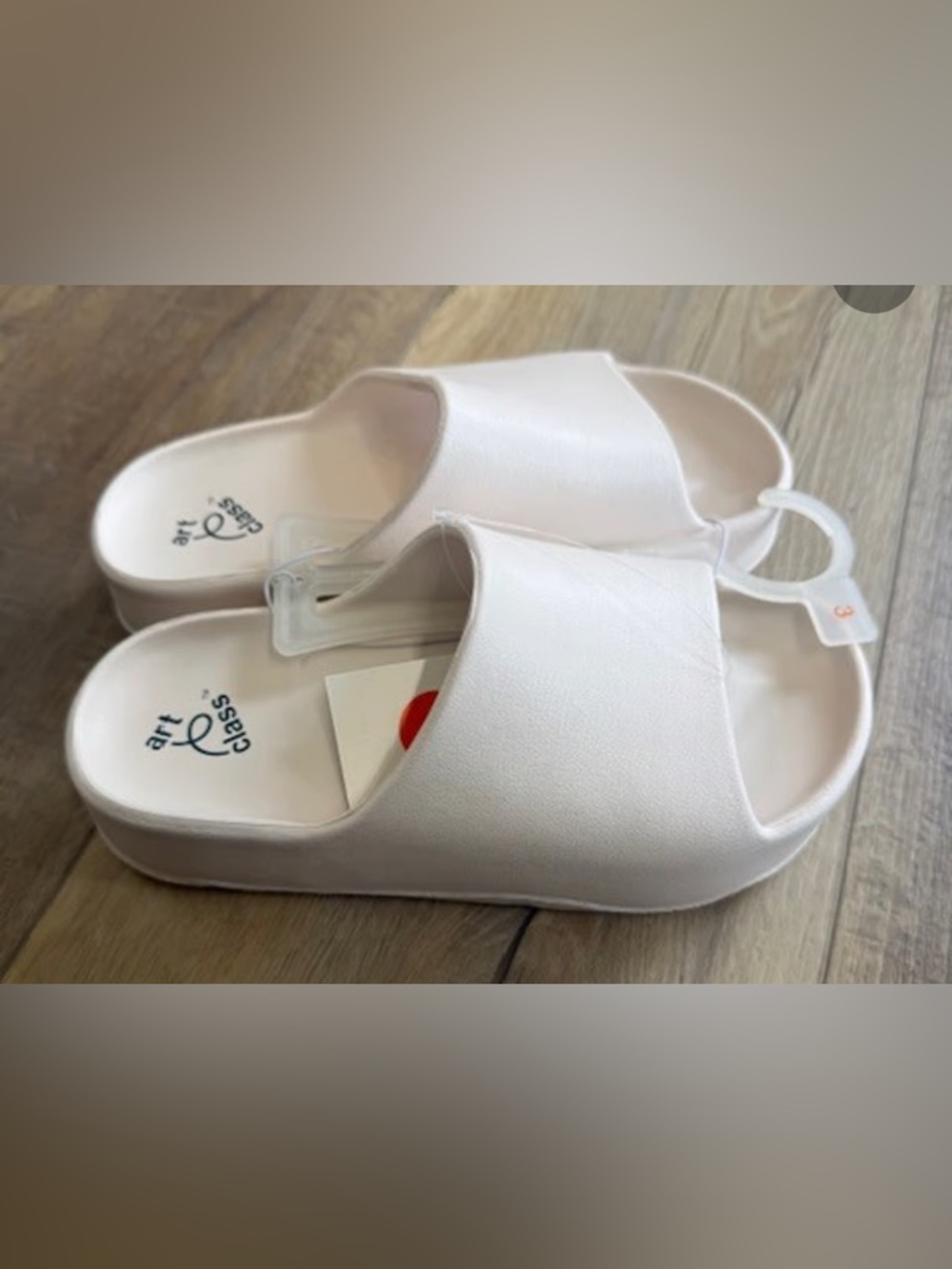 NWT- Youth 2 Art Class off White 
Slip on sandals Flip-flop 
Beach Waterproof